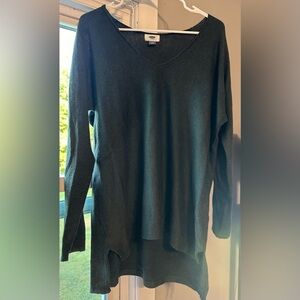 Old Navy dark green v-neck sweater in XL